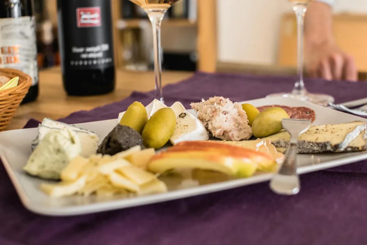 Weinverkostung Salzburg in einer versteckten Weinbar