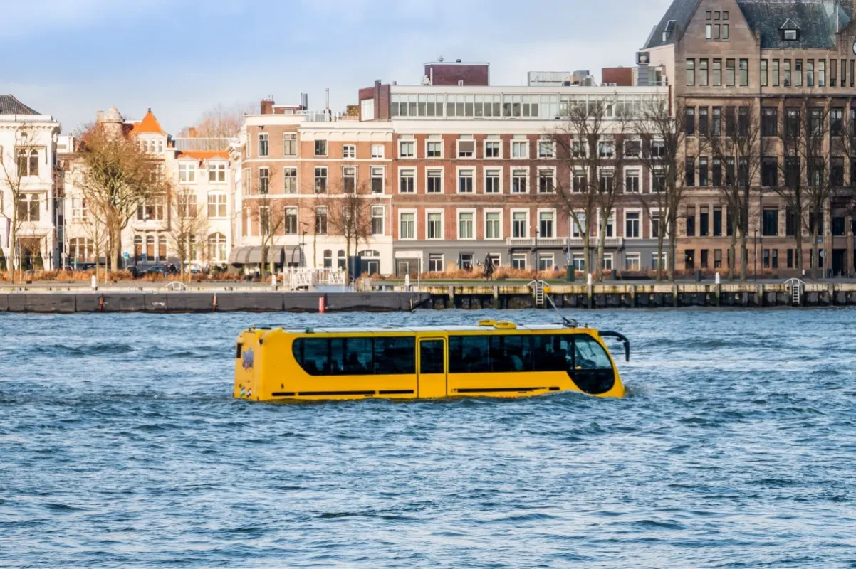 Stadtrundfahrt in einem Amphibienfahrzeug