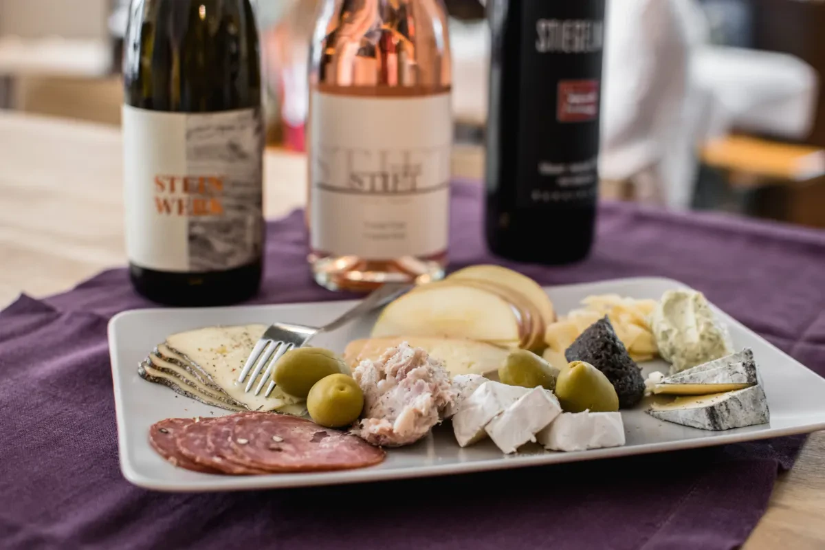 Weinverkostung Salzburg in einer versteckten Weinbar