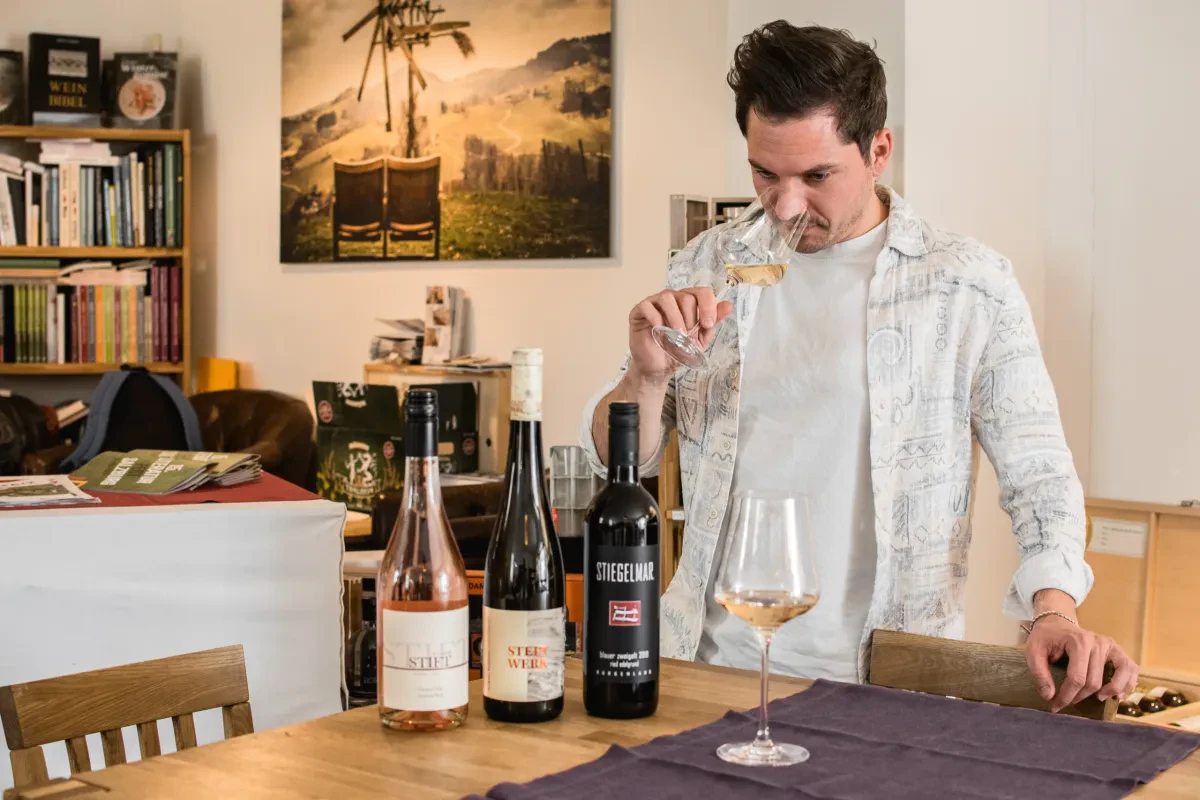 Weinverkostung Salzburg in einer versteckten Weinbar